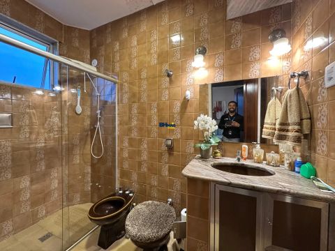 Apartamento no bairro Carlos Prates à venda. 3 Qts, Suíte, Não tem vaga.