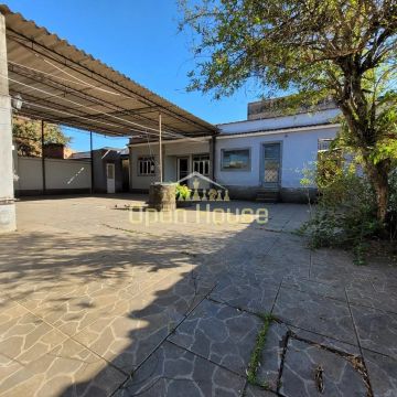 Linda Casa com Quintal Amplo e Suíte no Bairro Califórnia da Barra (Barra do Pirai), divis