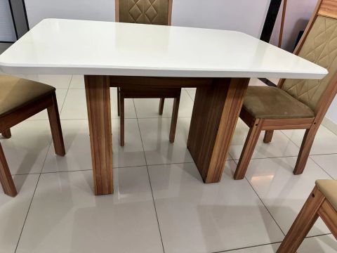 Mesa de Jantar 4 Cadeiras - Madeira e Branco
