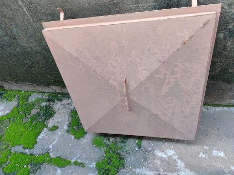 Tampa de ferro