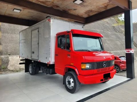 MB 710 Plus 2012 Baú