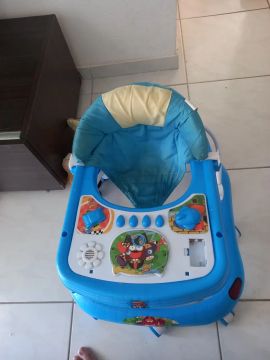 Andador Infantil com Brinquedos - Diversão garantida!