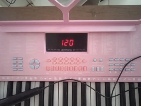 Teclado Piano Musical 61 Teclas Sensiveis Rosa P2 E Músicas - MXT