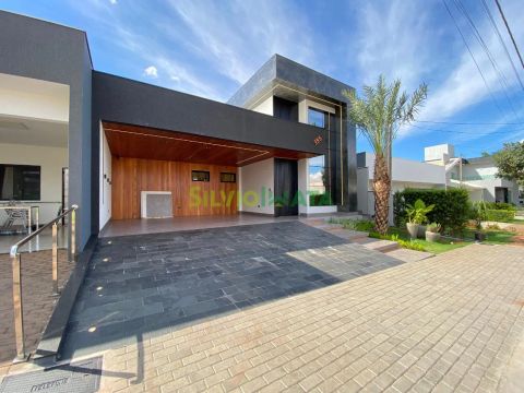Casa em Condomínio Fechado