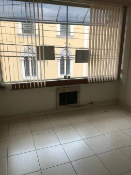 Sala Comercial - Jacareí - Centro - Edifício Veneza - 28,11m².