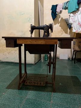 Máquina de costura Singer antiga