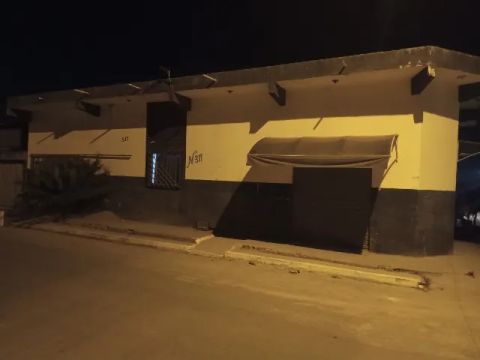 Vende-se um  ponto comercial