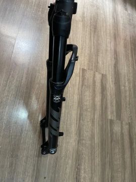 Vendo suspensão manitou machete NOVA 