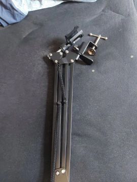 Suporte Pedestal Braço Articulado para Microfone