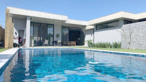 Venda de Casa em Condomínio em Porto Alegre-RS, bairro Terra Ville com 344.04m² Área Const
