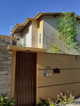 Apartamento duplex em condomínio - 2 suítes com varanda