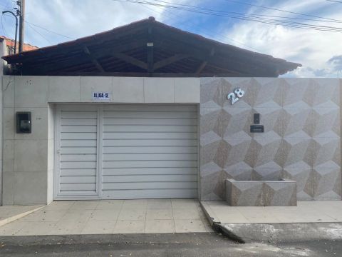 Aluga-se casa em Delmiro Gouveia-AL