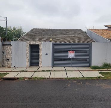 Vende-se casa na Vila Marli com 3 stes