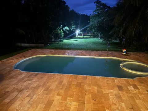 Rancho pé na agua no condomínio sobradinho localizado no rio Tiete