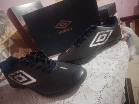 Chuteira Society Umbro, Número 42!