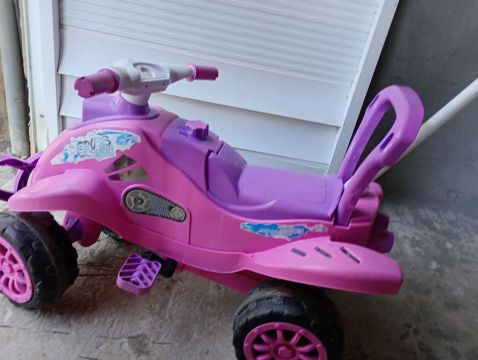 Quadriciclo infantil usado 