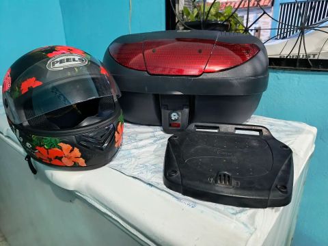 Baú 45L com base e capacete tamanho 58