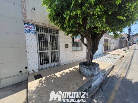Casa Com 3/4 Disponível Para Aluguel Na Avenida Confiança - Bairro Industrial