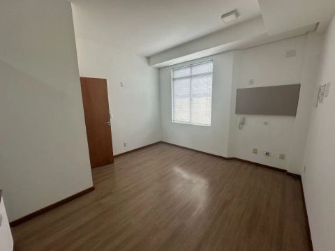 Sala comercial com 21m² - Locação no bairro Estreito.