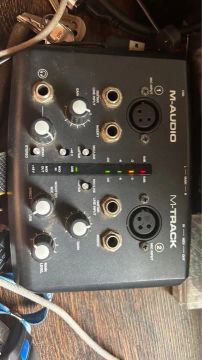 Interface de Áudio M-Audio M-Track