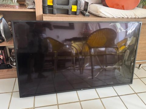 TV LG Smart 4K 55? polegadas Quebrada