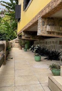 Imobiliária nova aliança vende excelente casa na praia do apara, mangaratiba! 