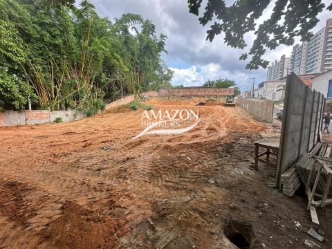Aleixo - Terreno de 1.400 m2 - Vendo