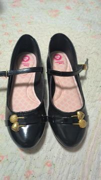 Sapatilhas Molekinha pretas com detalhes em dourado