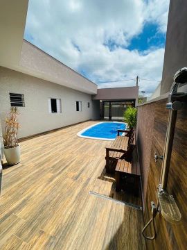 Linda Casa com Piscina em Bairro Vista Alegre  em Bragança Paulista