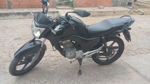 Vende-se TITAN 150 ANO 2015 