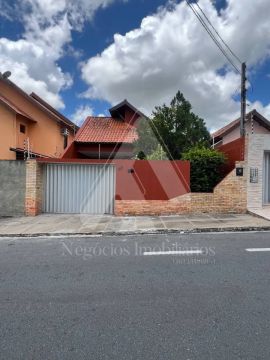Casa com localização privilegiada próximo ao shopping no Catole