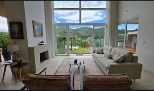 ITAIPAVA - CASA CONDOMINIO DE ALTO PADRÃO PROX A ARARAS.