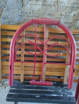 Estrutura de Cama de Ferro