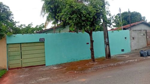 Casa 3/4 setor Maria Dilce Lote 30 /90   murada portão bem localizado barato.