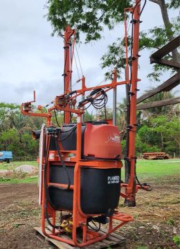 Pulverizador 800 litros adventure semi novo 