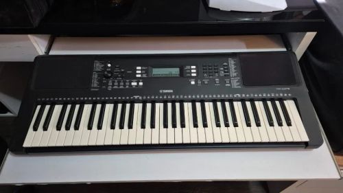 Teclado Yamaha PSR-E373 ótimo estado + Tripé