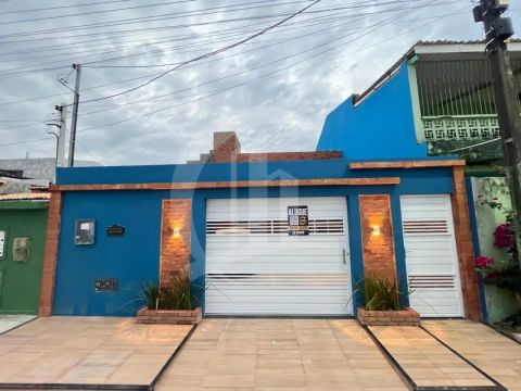 Casa Residencial para Locação com 3 Quartos sendo 1 Suíte na Barra dos Coqueiros