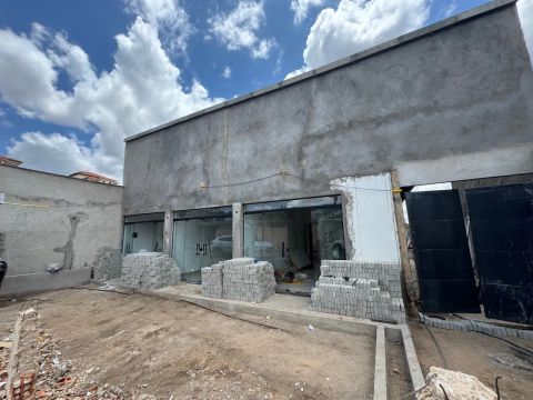 Ponto comercial com 30 e 40m2 e vagas de garagem