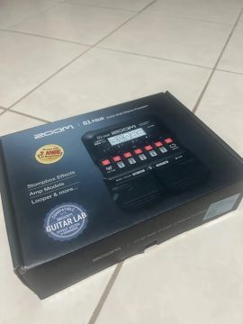 Pedal de efeito Zoom G1 Four preto 