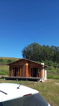 Casa de madeira aconchegante em área verde