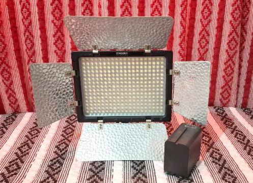Iluminador Yongnuo YN300