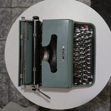 Máquina de escrever Lettera 22