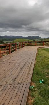 Deck de madeira para área externa