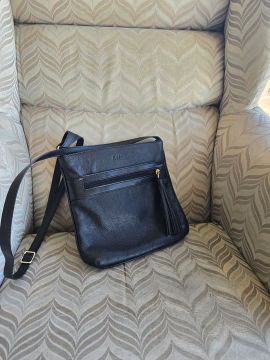 Bolsa de ombro feminina em couro preta - Talismã