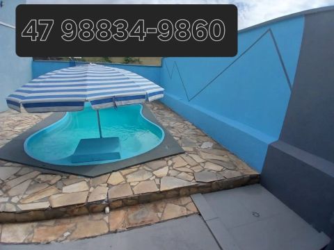 Casa na praia com piscina em Itapoa sc