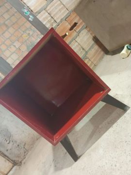 Mesa de Canto Vermelha