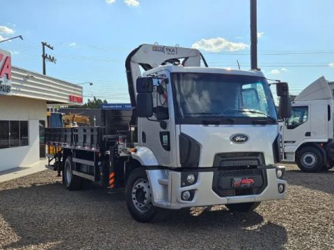 Ford Cargo 1729 Ano 2014 com Munck TKA 20.7 Novo