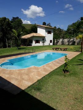Casa com piscina para temporada em área rural