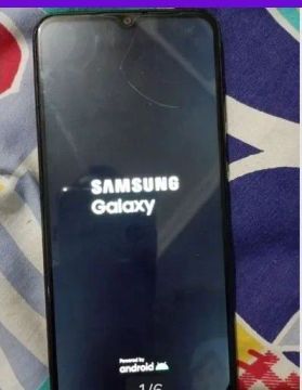 Samsung galaxi a04 com pequeno trinco apenas 250 reias 