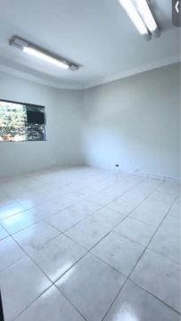 Sala comercial dentro de espaço de beleza